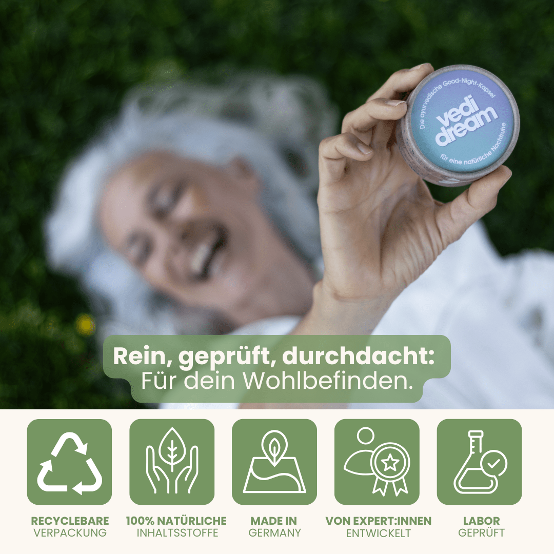 Vedi Dream Good-Night-Kapsel mit Qualitätssiegeln Made in Germany und laborgeprüft in Hand einer Frau
